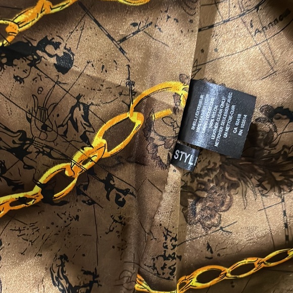 Identify black leather jacket (sz 6) - Picture 7 of 9